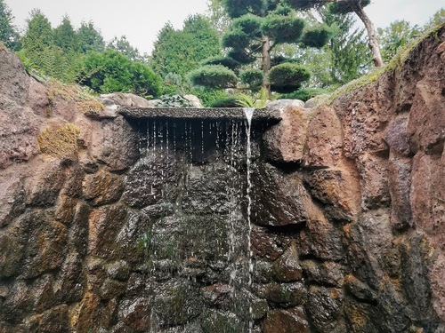 ściana wodna w ogrodzie